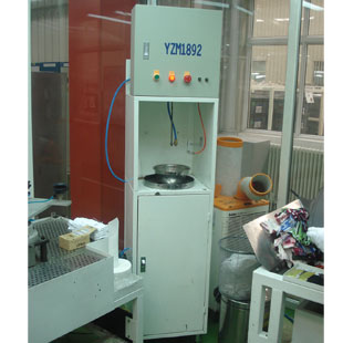 自動噴膠機